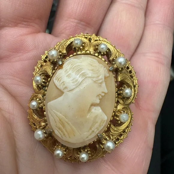 Vintage Florenza pin brooch pendant with crystals and seed pearls gold tone
